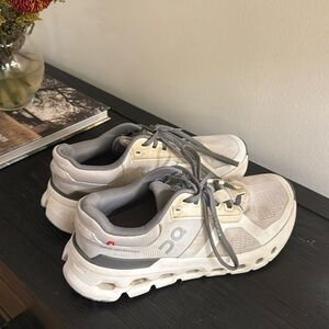 On cloud tennis shoes